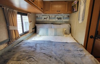 2017 Thor Majestic 23a -AKA Hudson-Unlimited Miles