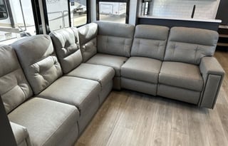 Luxury 2025 Alliance Valor 44V14 w/ 14' Garage