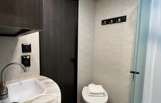 Delivery Only - Huge space 5th wheel