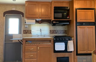 Free as a Bird Camper Sleeps 8 '06 Jayco Jayflight