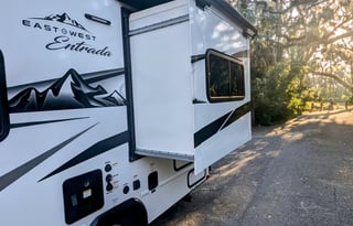 WELCOME TO RV LIVING RENTAL