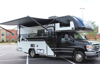 Cozy 23' Class C Motorhome | Sleeps 5