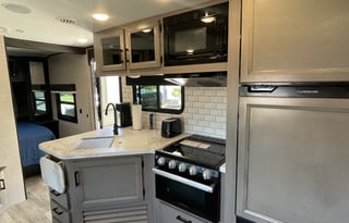 BEAUTIFUL Fully Stocked 2022 Jayco Jayfeather