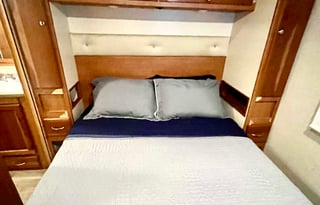 Get Out of Town 2018 Winnebago Sunstar 31BE