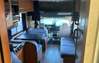 Fully loaded 2015 Thor Motor Coach Majestic