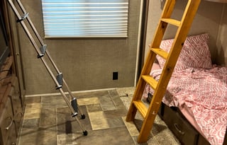 2017 5th Wheel Prowler