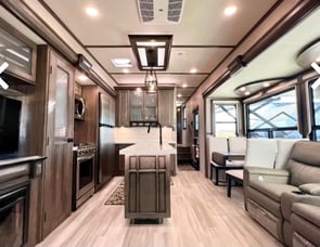 Grand Design Solitude 378MBS