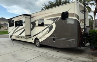 Sunshine Cruiser – All Inclusive Resort on Wheels