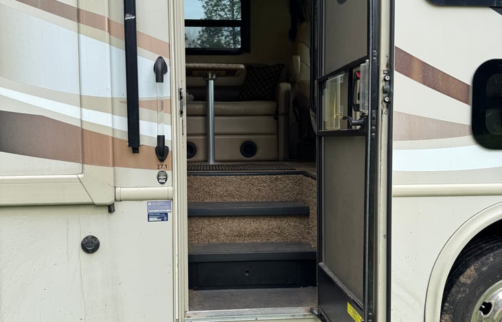 Steps to get in main door