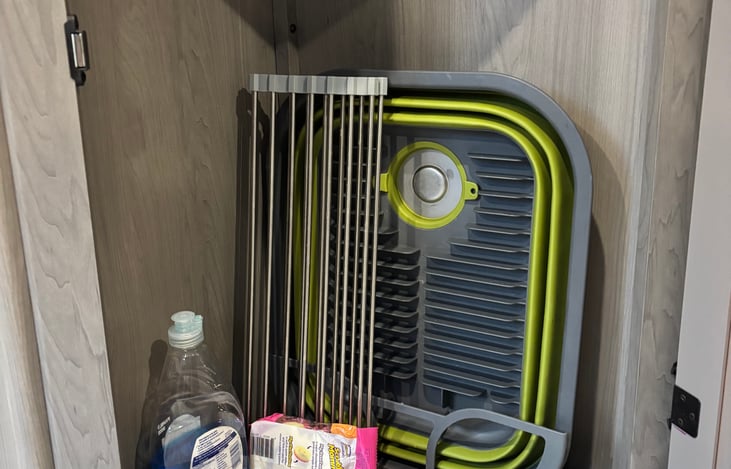 Under sink with dish strainer
