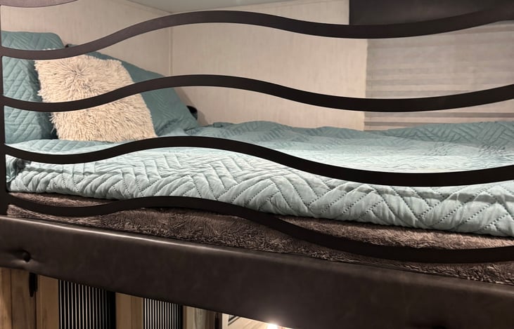 QUEEN SIZE LOFT BED (300 LB MAX)