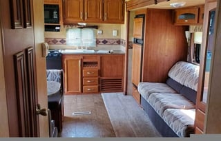 25' JAY FLIGHT SLEEPS 6 COMES FULLY STOCKED