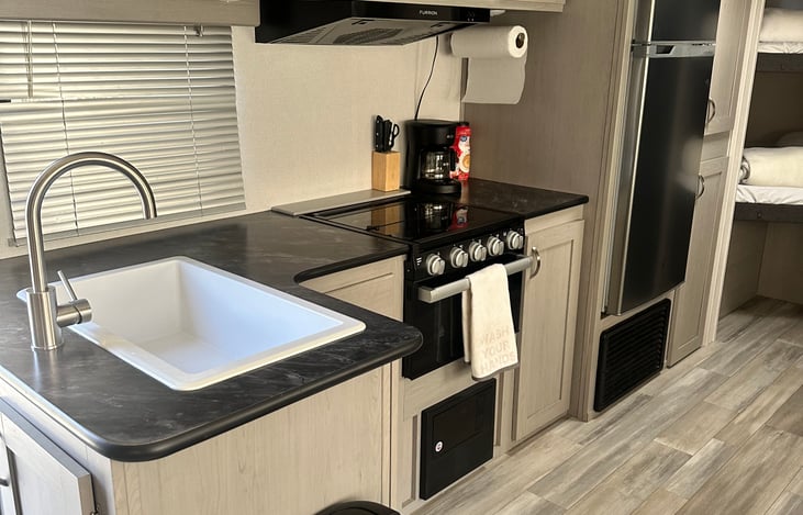 Full kitchen! We provide you with coffee maker, toaster, blender, kitchen utensils, pots/pans, plates, cups, coffee, filters, creamer and so much more!