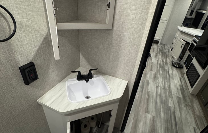 Bathroom sink - Note RV share toilet paper provided
