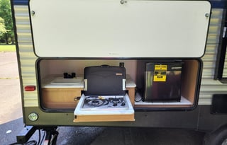 Family-Friendly 28' Avenger – Sleeps 8, Bunk Beds