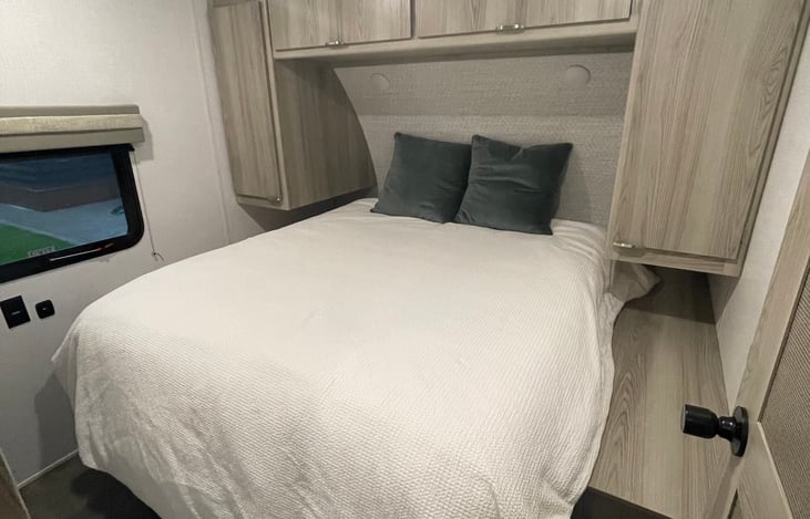 Main bedroom (queen)