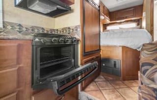 Easy to Drive Comfy RV Rental