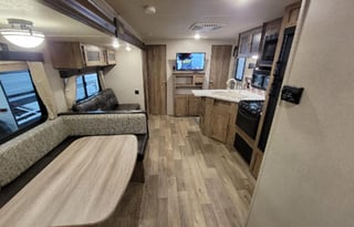 35' Cherokee Sleeps 12 with TRIPLE slide out! HUGE