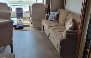 Class A Winnebago drives easy, sleeps 5