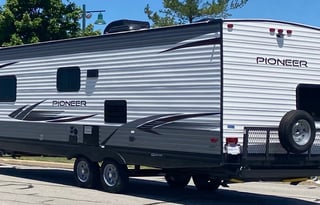 Razor Crest w/Bunk House