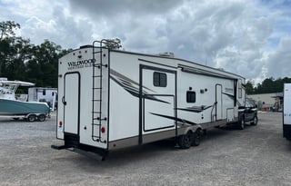 2 bedroom, 2 full baths, fifth wheel