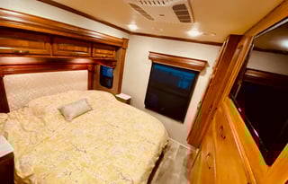 C17:Luxury SuperC Diesel-3Slide-10 SLEEPER