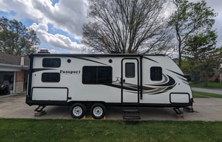 Adult and Kid Friendly Camper (Delivery Only)