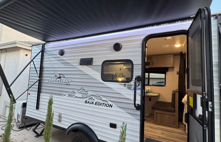 The RV features a built-in shade for daytime comfort, and at night, LED lights create a enhanced atmosphere.