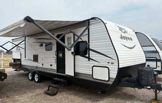 Spacious 28’ Camper – Perfect Family Getaway!