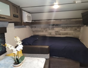 Dutchmen RV Coleman Lantern LT Series 17B