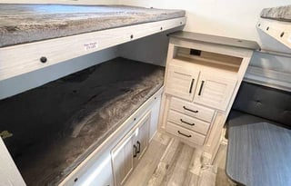 2022 Sundance 294BH 2 bedroom sleeps 10