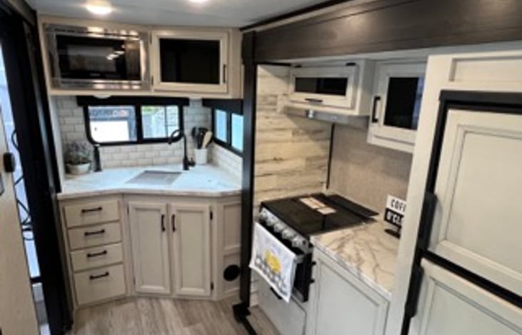 Beautiful Farmhouse Style Kitchen