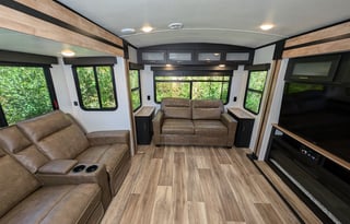 Outback: Chef's kitchen, King bed, 3 slides, Solar