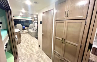 Get Out of Town 2022 Thor Windsport 34J