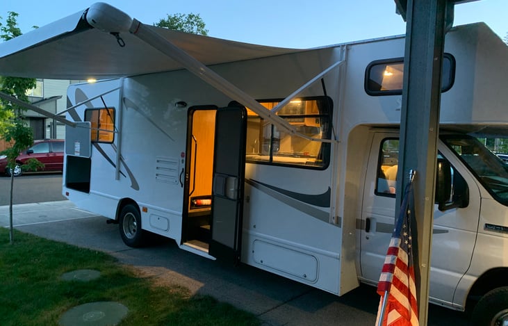 No more awning. It got broken. Trying to get a new one installed soon.