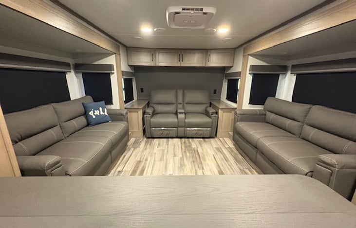 Up front you'll find a living space perfect for entertaining, with dual tri-fold sofas plus a pair of theater seats.