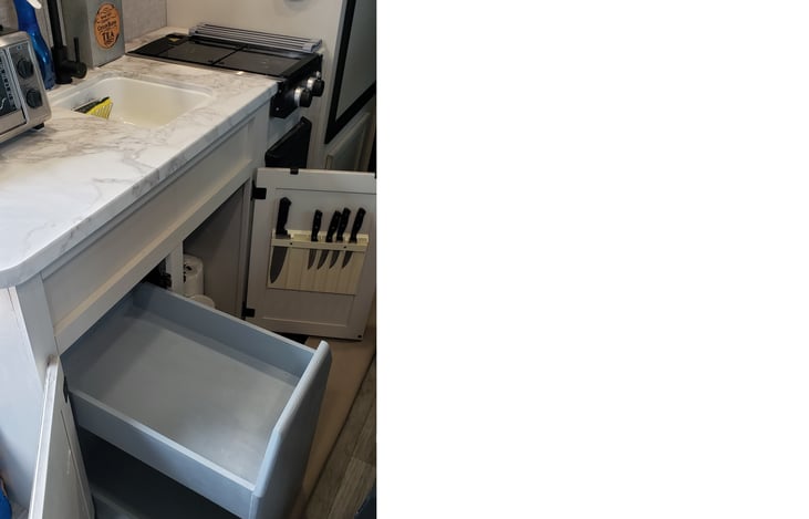 Under sink pullout storage and Knife set