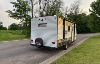 Lightweight, sleeps 6, upgrades! 400W solar system