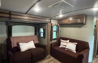 2018 Keystone RV Laredo - so much room!!!