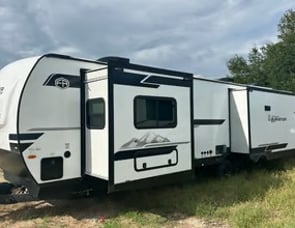 Forest River RV Grand Surveyor 305RLBS