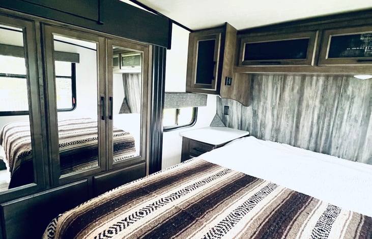 Private master bedroom with queen bed & full ensuite bathroom