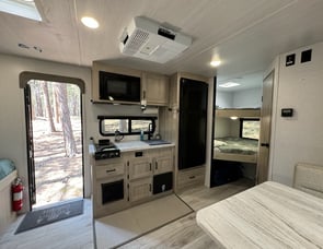 EAST TO WEST Della Terra 181BHSLE