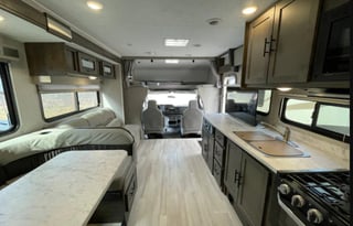 2022 Leprechaun 319MB Ford 450