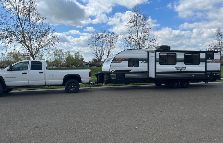 Drivers side slide out

Rent this beauty today and make the best memories yet!