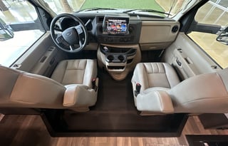 The Cowtown Coach! - AutoLevel, 2 A/Cs, Bunk Model