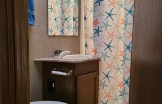 Clean & Comfy 2016 Coachmen Leprechaun 26DS