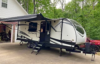 Very comfy couples camper.  Pet friendly too!!