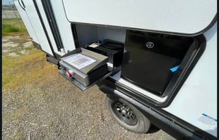 Beautiful forest river, sleeps 10!