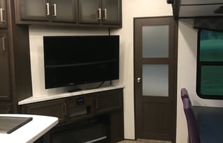 Dutchmen Atlas Fifth Wheel