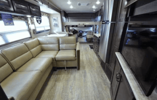Remi the RV 2017 Thor Hurricane 35m